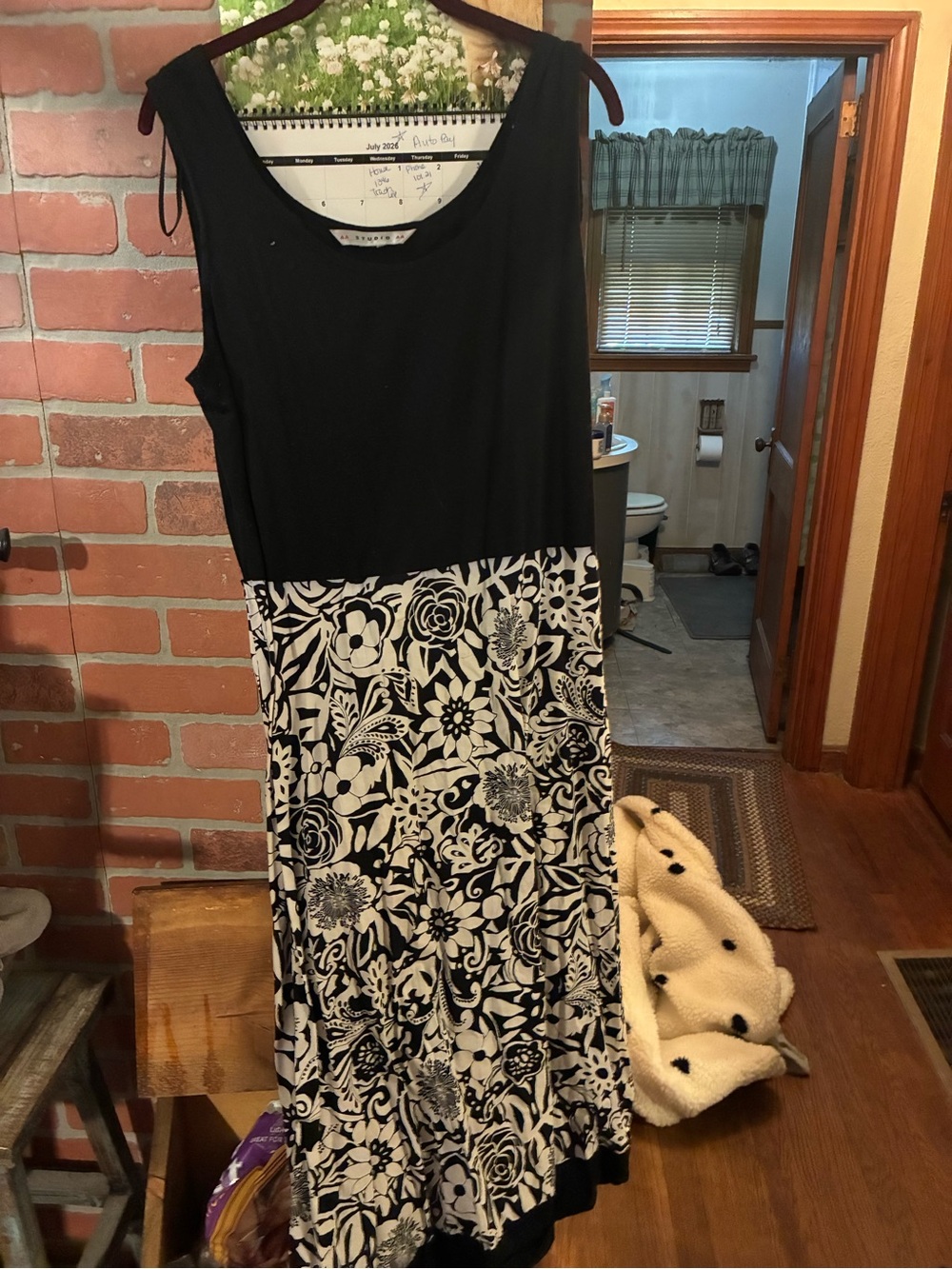 Black and White Floral Sleeveless Midi Dress